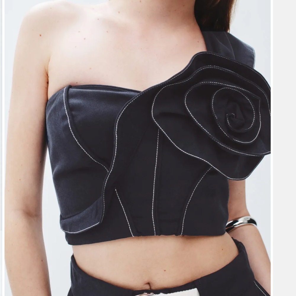 JBQ Just BEE Queen Revolve Elegant Black / Dark Navy Denim One-Shoulder Top